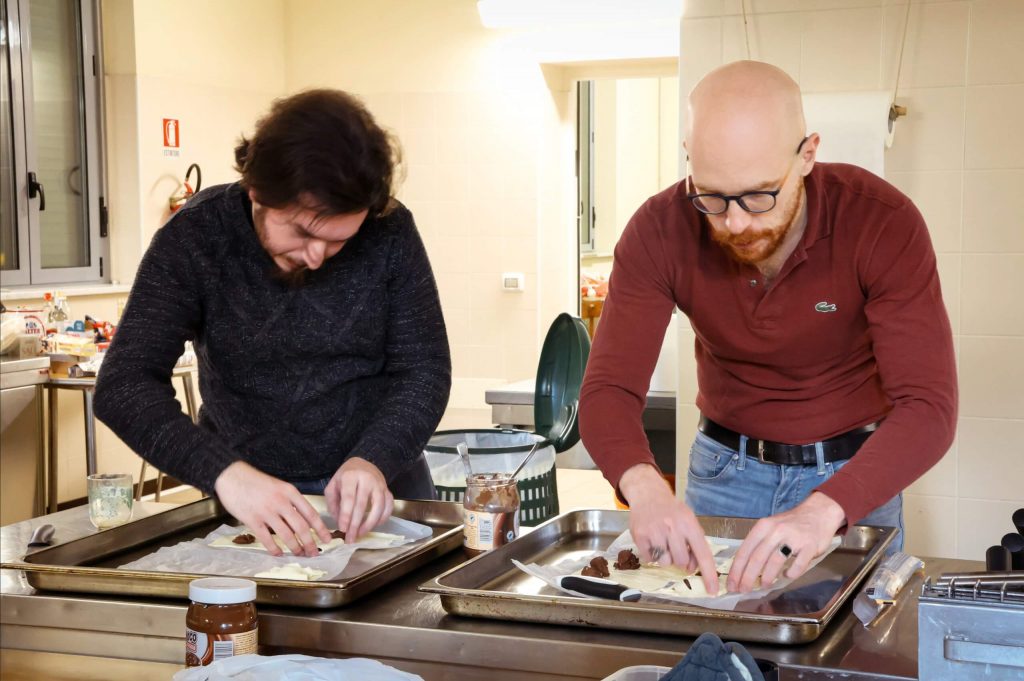 photo_5782842756337175984_w