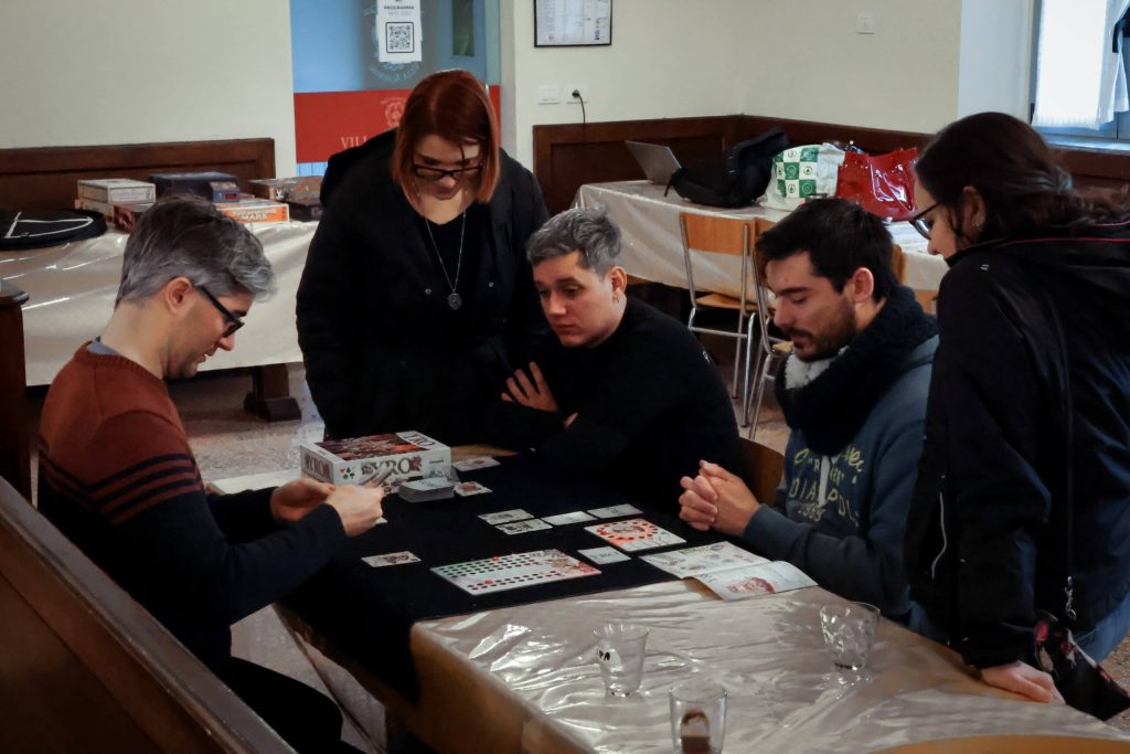 photo_5782842756337175988_w