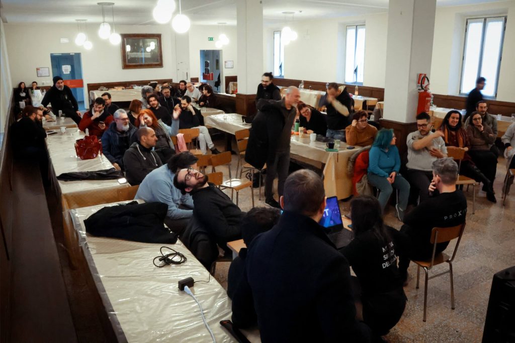 photo_5782842756337175990_w