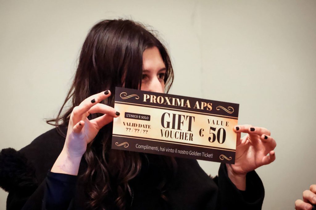 photo_5782842756337175991_w